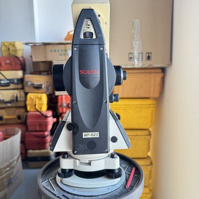 サウスブランド電子デジタルセオドライト NT-023 25.9X トータルステーション 精度が高く、操作が簡単 ±1 アーク分 コンペンセータ設定精度