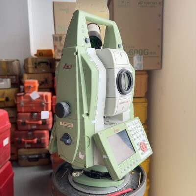 使用済みライカトータルステーションTM50、1000mノン・プリズム測定、0.6秒コーズ測定、0.5インチ静電容量式マルチタッチスクリーン