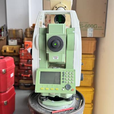 使用済み Leica TS09 トータルステーション 1000m 非プリズム距離 IP66 防塵・防水・リアルタイムオペレーティングシステム