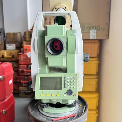 使用済み Leica TS09 トータルステーション 1000m 非プリズム距離,IP66 防塵,防水,リアルタイムオペレーティングシステム